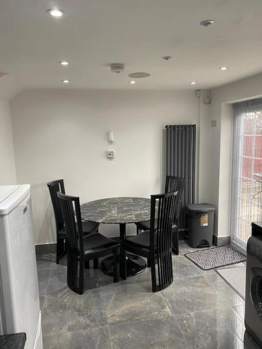 2 Bed House Sleeps 4-5 Βίλα Λίβερπουλ Εξωτερικό φωτογραφία