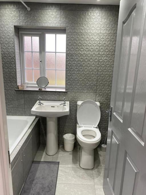 2 Bed House Sleeps 4-5 Βίλα Λίβερπουλ Εξωτερικό φωτογραφία